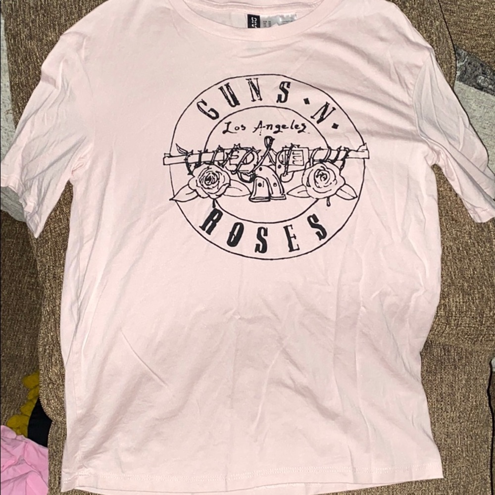 Pink T-shirt w/ Guns & Roses Logo
